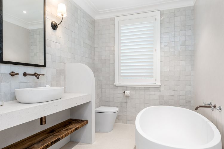 Aquarium House – with direct beach access & pool