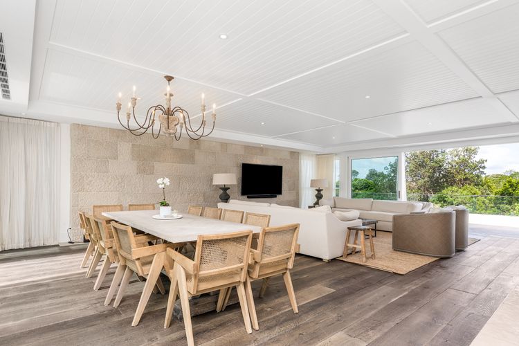 Aquarium – beachfront Pottsville home with pool