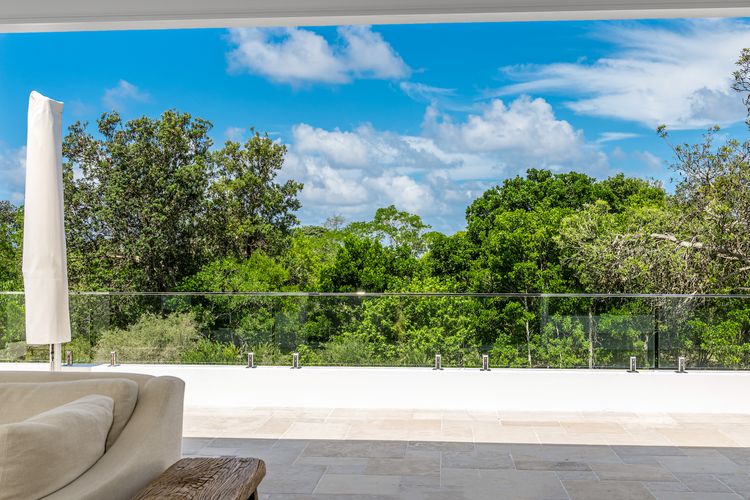 Aquarium – beachfront Pottsville home with pool