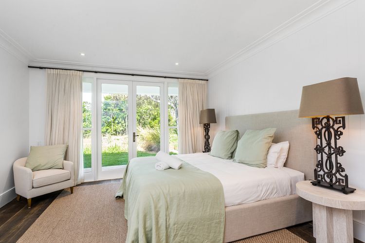 Aquarium – beachfront Pottsville home with pool