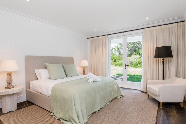 Aquarium – beachfront Pottsville home with pool