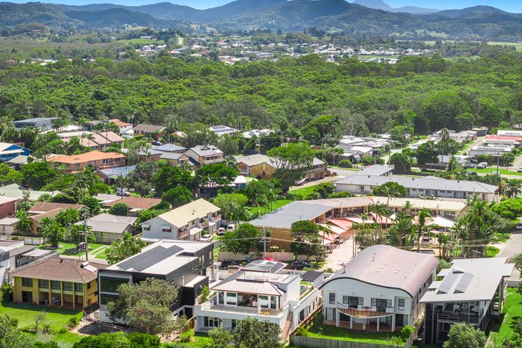 Aquarium – beachfront Pottsville home with pool