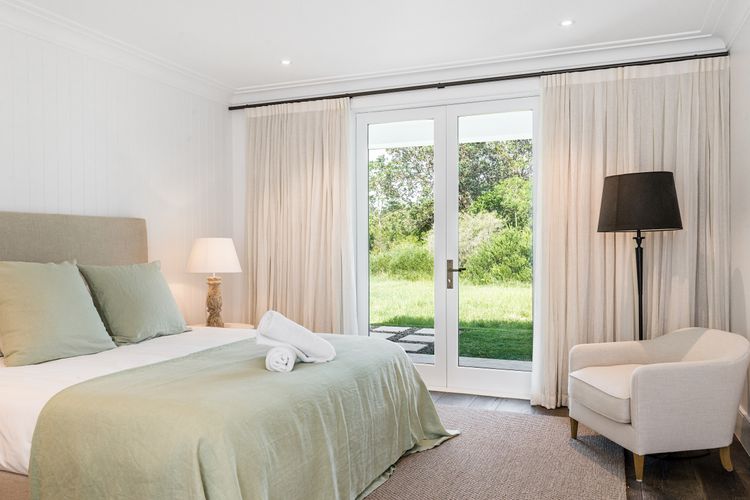 Aquarium – beachfront Pottsville home with pool