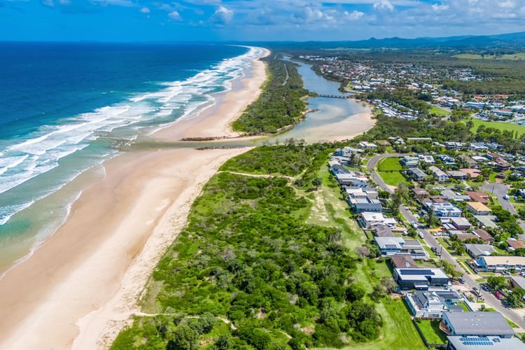 Aquarium – beachfront Pottsville home with pool