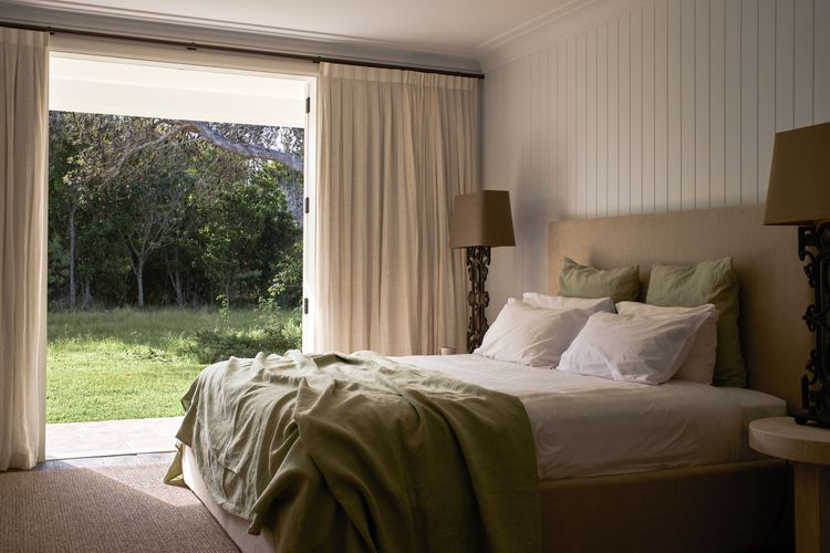 Aquarium – beachfront Pottsville home with pool