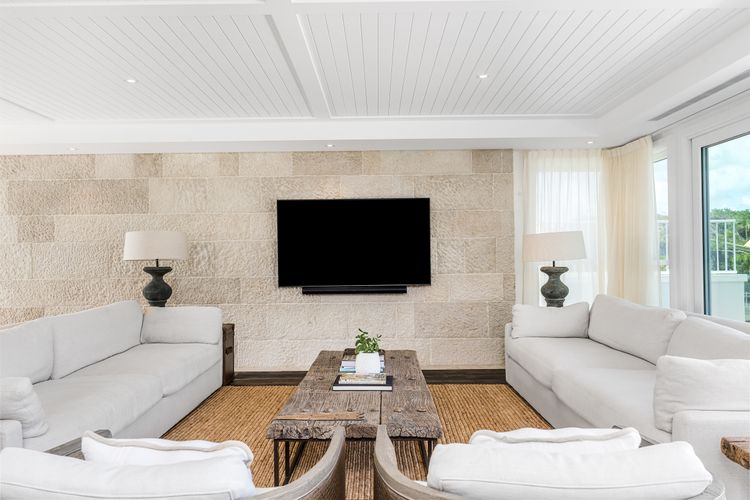 Aquarium – beachfront Pottsville home with pool