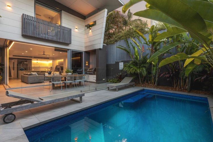 Kokos Beach House 1 – beachside luxury with pool