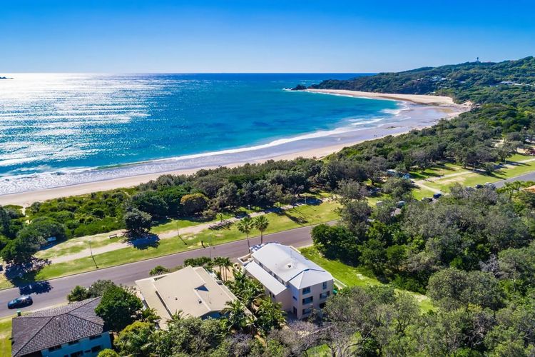 Karinya – 3 BR home steps from Clarkes Beach