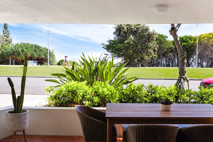 Karinya – 3 BR home steps from Clarkes Beach