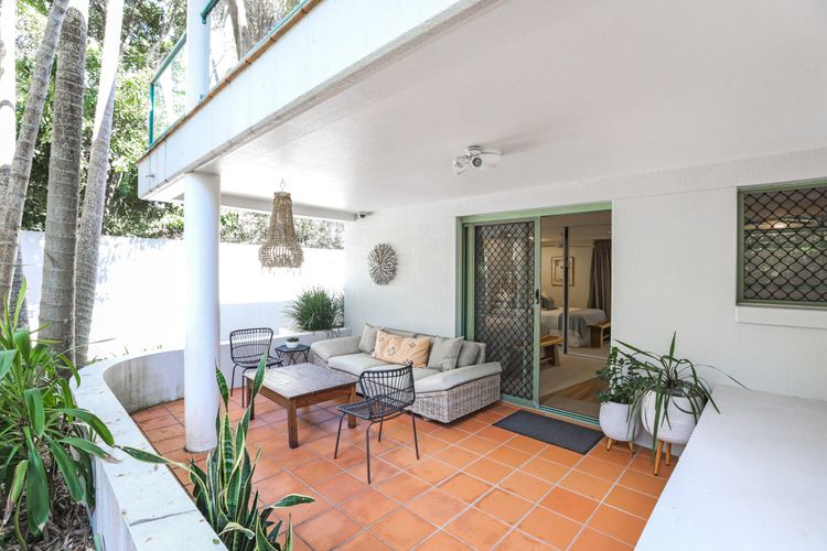 Karinya – 3 BR home steps from Clarkes Beach