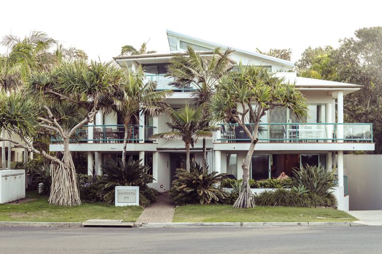 Karinya – 3 BR home steps from Clarkes Beach