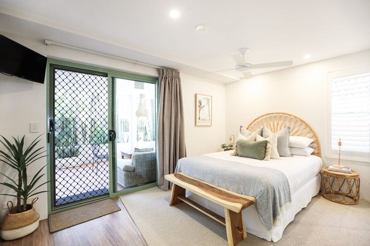 Karinya – 3 BR home steps from Clarkes Beach