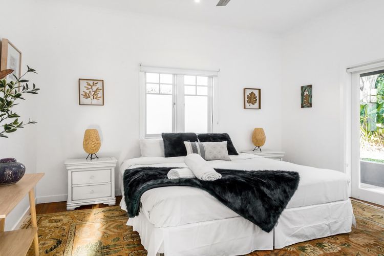 Alkira – Boutique cottage – Walk to Clarkes Beach