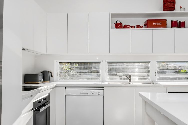 Alkira – Boutique cottage – Walk to Clarkes Beach