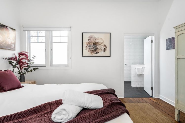 Alkira – Boutique cottage – Walk to Clarkes Beach