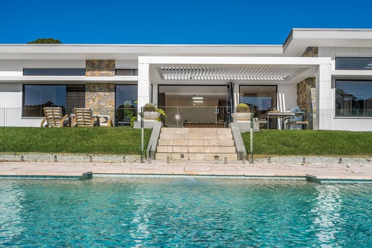 La Reserve – Broken Head retreat with pool