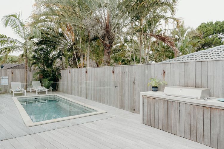 Paradise Palms – pet-friendly beach home with pool