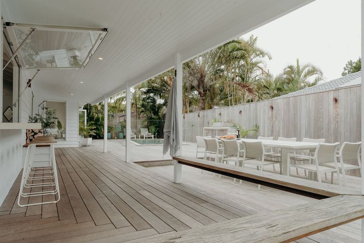 Paradise Palms – pet-friendly beach home with pool
