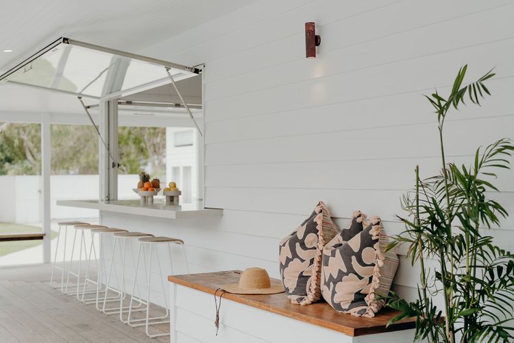 Paradise Palms – pet-friendly beach home with pool