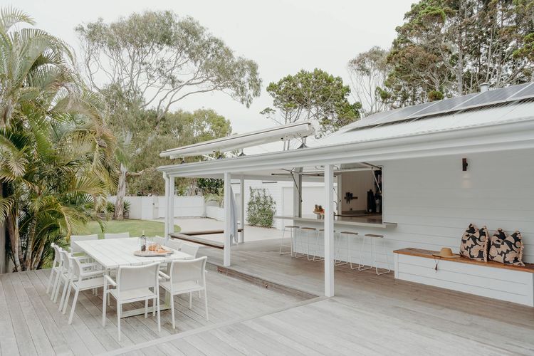 Paradise Palms – pet-friendly beach home with pool