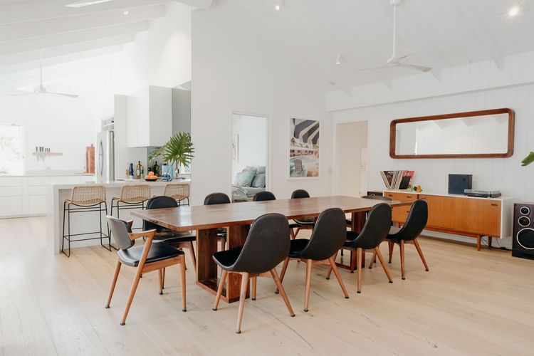 Paradise Palms – pet-friendly beach home with pool