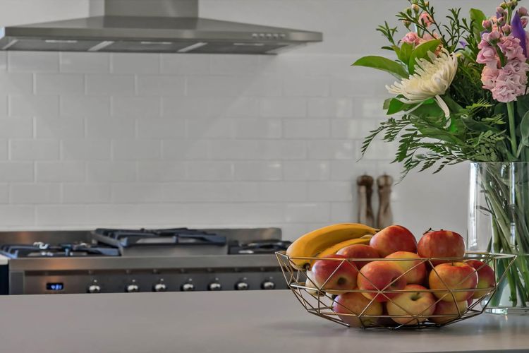 Paul’s Farmhouse – 4 BR rural retreat with views