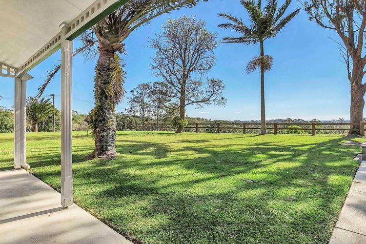 Paul’s Farmhouse – 4 BR rural retreat with views