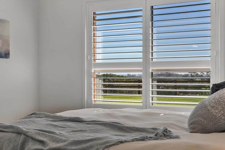 Paul’s Farmhouse – 4 BR rural retreat with views