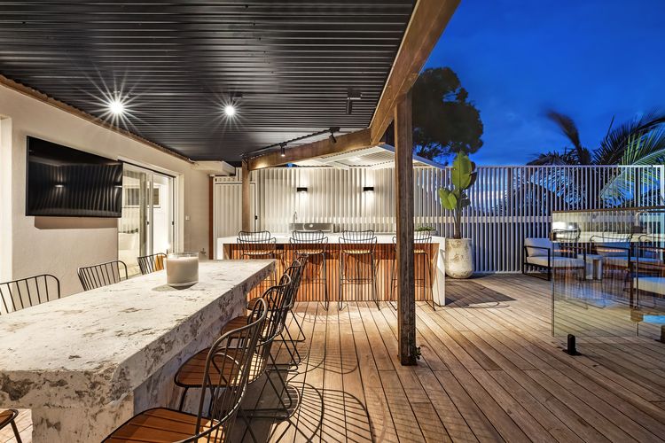 Sway – stunning 5 BR beach house with pool