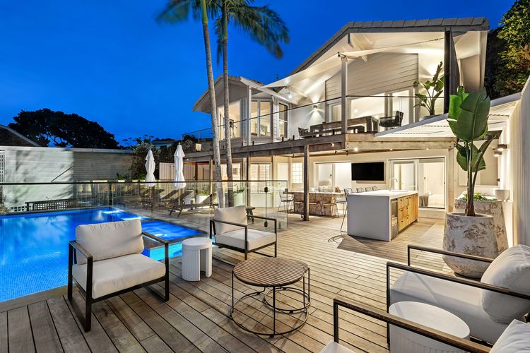 Sway – stunning 5 BR beach house with pool