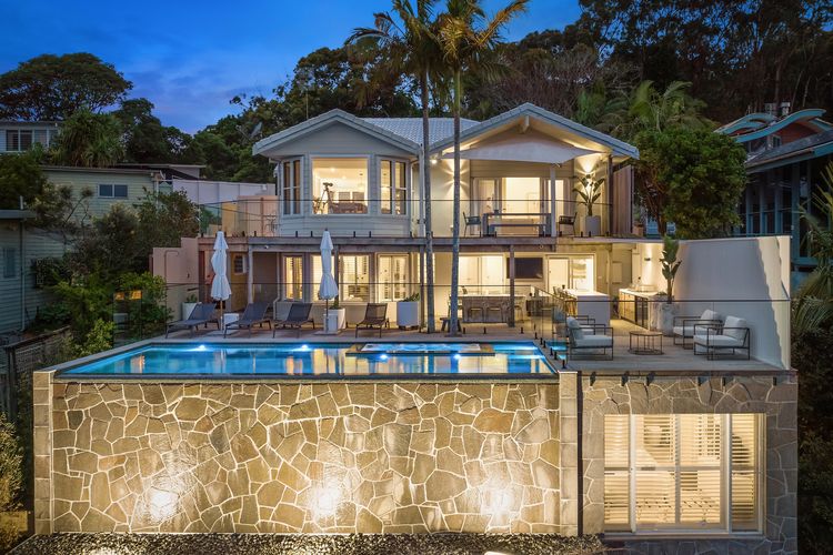 Sway – stunning 5 BR beach house with pool