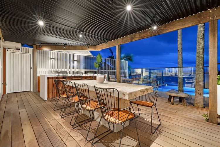 Sway – stunning 5 BR beach house with pool