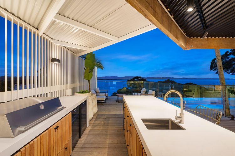 Sway – stunning 5 BR beach house with pool