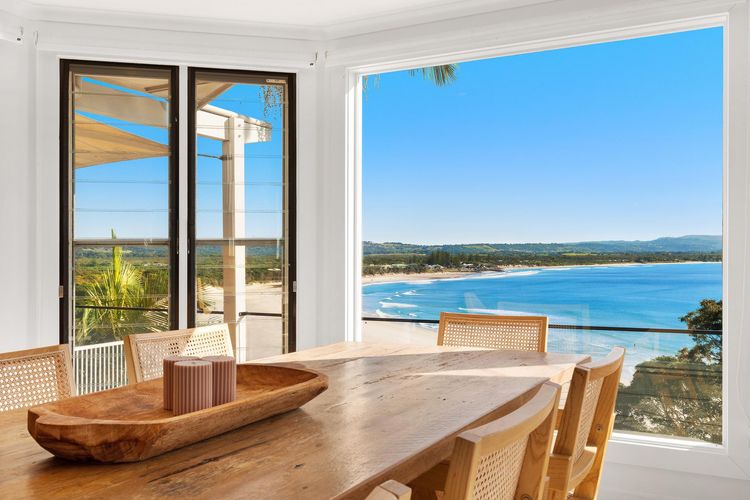 Sway – stunning 5 BR beach house with pool