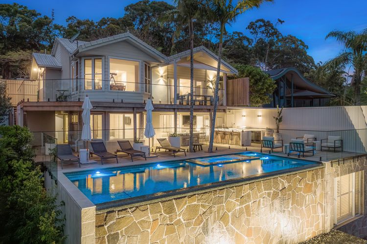 Sway – stunning 5 BR beach house with pool