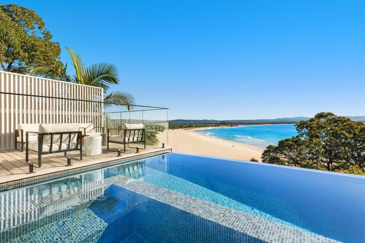 Sway – stunning 5 BR beach house with pool