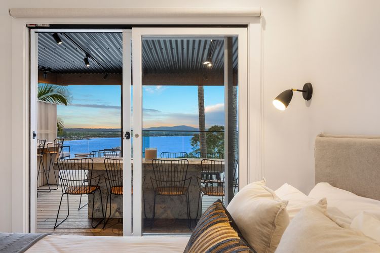 Sway – stunning 5 BR beach house with pool