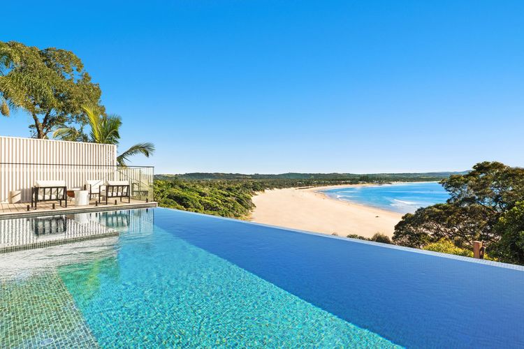 Sway – stunning 5 BR beach house with pool