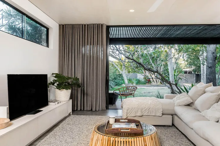 Tallowood – luxury beach house with pool & studio