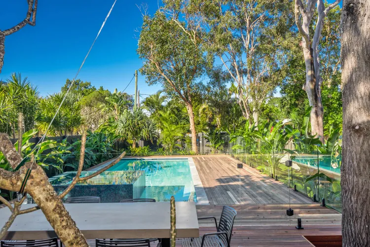 Tallowood – luxury beach house with pool & studio