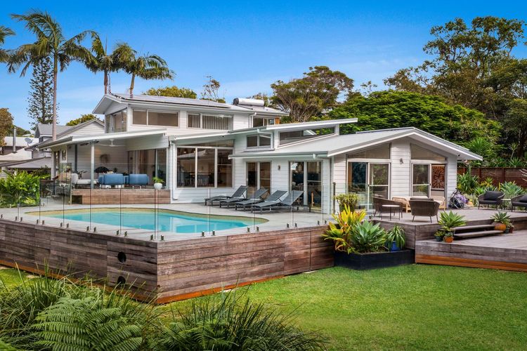 Tranquil Oasis – walking distance to beaches