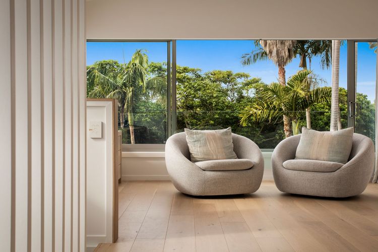 Tranquil Oasis – walking distance to beaches