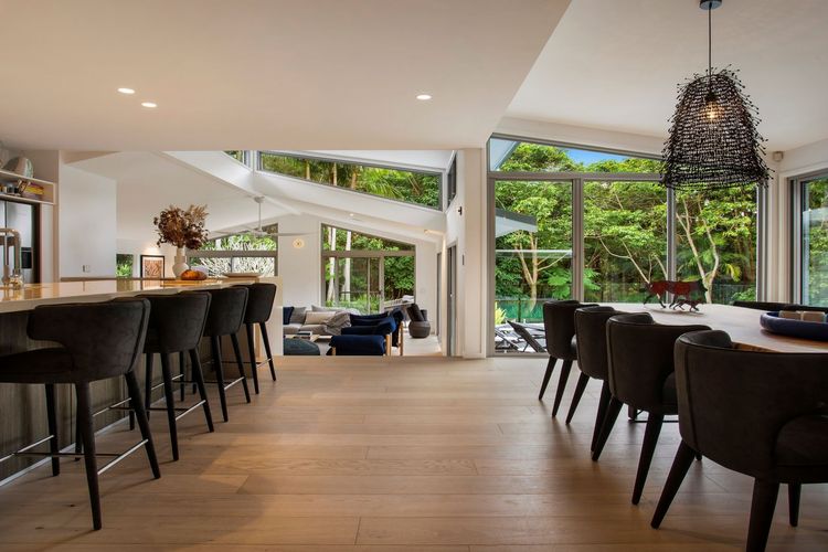 Tranquil Oasis – walking distance to beaches