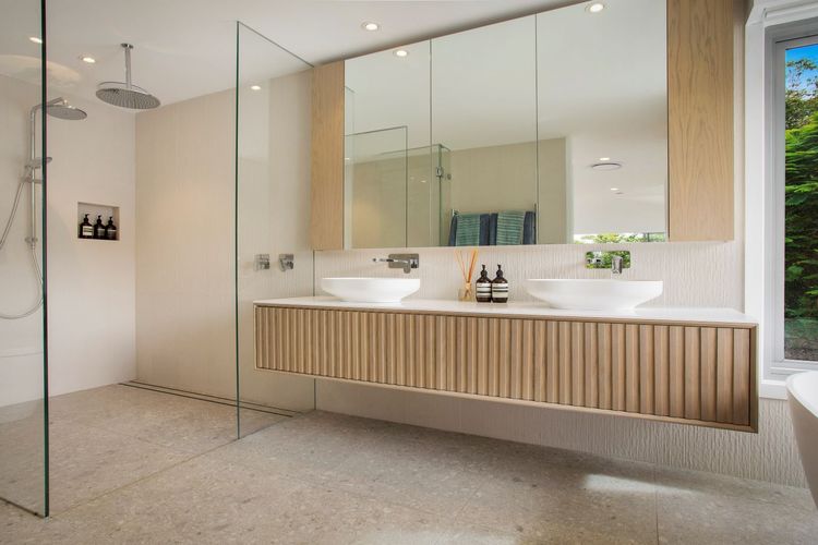 Tranquil Oasis – walking distance to beaches