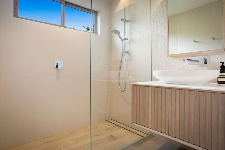 Tranquil Oasis – walking distance to beaches