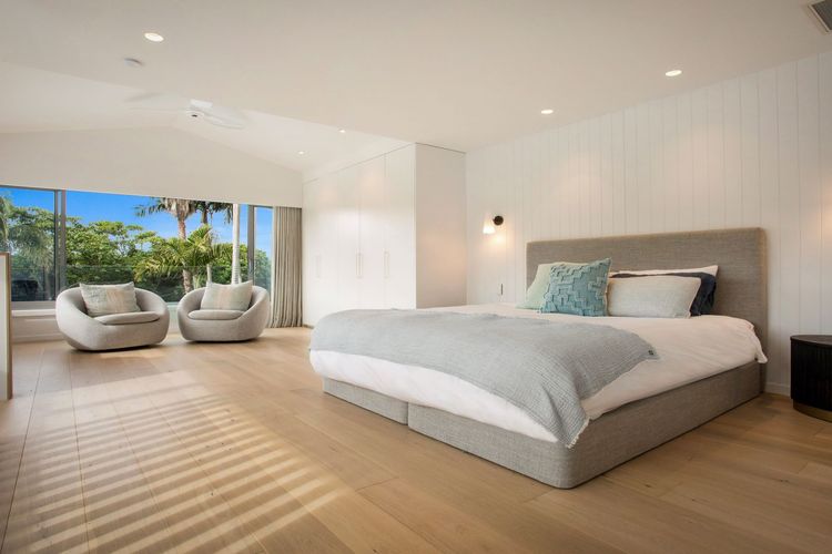 Tranquil Oasis – walking distance to beaches