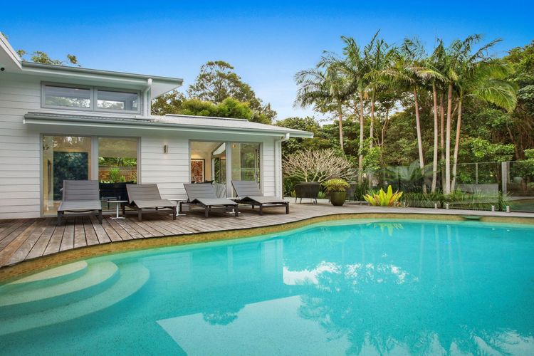 Tranquil Oasis – walking distance to beaches