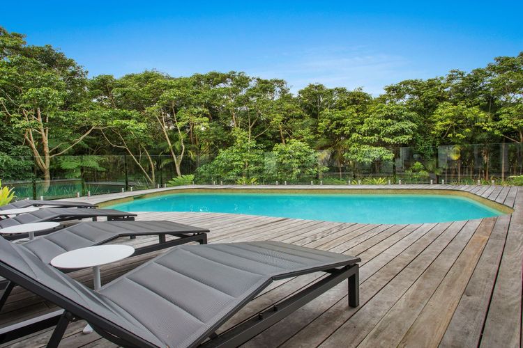 Tranquil Oasis – walking distance to beaches