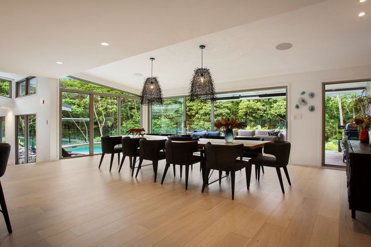 Tranquil Oasis – walking distance to beaches