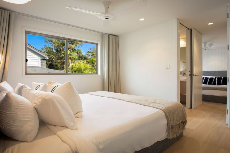 Tranquil Oasis – walking distance to beaches